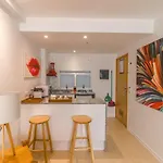 Apto Proximo A Praia, Com Piscina E Estacionamento