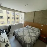 Lindo Apartamento Mobiliado, Uma Quadra Da Praia!
