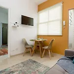 Conforto E Relax, Caminhando Para A Praia De Copacabana, Quarto E Sala, Completo, Com Wi Fi, Cozinha, Ar Condicionado