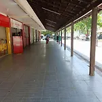 Quarto em apartamento em frente ao Riocentro e próximo a Jeunesse Arena e Vila Olímpica