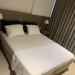 Flat Completo Com Piscina