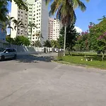 Quarto Em Apartamento Em Frente Ao Riocentro E Proximo A Jeunesse Arena E Vila Olimpica