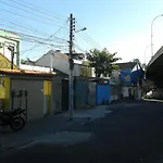 Apartamento bem localizado em condomínio de casas.
