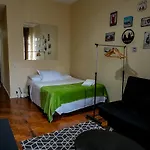 Apartamento Simples Na Quadra Da Praia De Copacabana