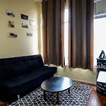 Apartamento Simples Na Quadra Da Praia De Copacabana