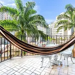 Perto Da Praia C/ Piscina!
