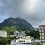 Amplo E Iluminado Apartamento Na Gavea