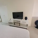 Espacoso Apartamento No Centro