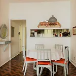 Excelente Apartamento Na Quadra Da Praia