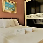 Apartamento Com Dois Quartos Na Orla De Copacabana
