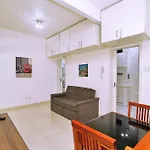 Lindo 2 quartos renovado para 6 pessoas na quadra da praia!