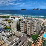 Beira Mar Vista Praia E Montanha