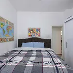 Apto Com Wi-Fi A 600M Da Praia De Copacabana Rj