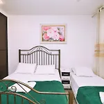 Amplo 2 Quartos Na Praia Do Leme Para 7 Pessoas