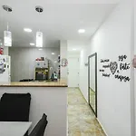 Apto Com Wi-Fi A 600M Da Praia De Copacabana Rj