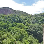 Quarto E Sala Cercado De Natureza P/ 5 Pessoas