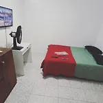 Kitnet A Uma Quadra Da Praia.