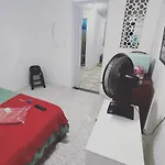 Kitnet A Uma Quadra Da Praia.