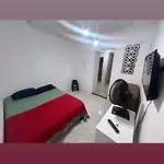 Kitnet A Uma Quadra Da Praia.