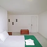Apartamento de 2 quartos econômico e espaçoso no charmoso bairro do Leme para 8 pessoas