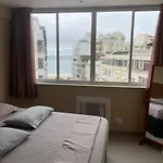 Apartamento Copacabana, Vista para o mar e com garagem, não cabe carros grandes