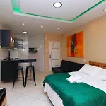 Studio Com Pequena Varanda Em Copacabana