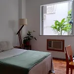 Quarto Simpatico Em Botafogo Prox Ao Metro