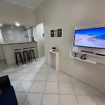 Charmoso Quarto E Sala Em Copacabana