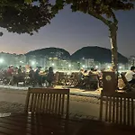Copacabana Sala E Quarto Na Quadra Da Praia, Posto 6, Brasil