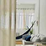 Copacabana Beach! Aconchegante apartamento na quadra da praia.