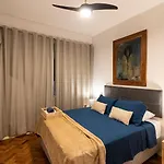 Omar do Rio - JG 42/701: Moderno Qto&sala, Internet 240mbps, Smart TV, VideoGame Retrô + Alexa (EchoDot), ao lado do Metrô, a 200 metros da Praia de Ipanema e 500 metros da Praia de Copacabana