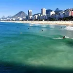 Apartamento Na Quadra Da Praia De Copacabana