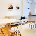 Hr.113 - Apartamento Recentemente Reformado Com 2 Dormitorios Para Alugar No Posto 10 De Ipanema