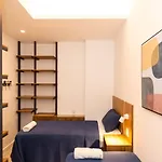 Omar do Rio - VP 318/310: Elegante 2Qtos a 300m da Praia de Ipanema próximo do metrô + Internet 240mbps e Smart TV