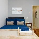 Omar do Rio - BR 194/1104: Studio Copacabana, Internet 240mbps, Smart TV + TV a Cabo, Workstation, Alexa, a 80m do Metrô Cardeal Arcoverde e a 400m da Praia de Copacabana