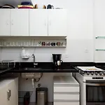 Omar do Rio - BT82/108: Apto moderno c/2Qtos, Garagem, Internet 250mbps, Smart TV, 05 minutos andando da Praia de Ipanema e do Metrô
