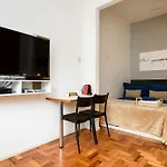 Omar do Rio - BR 194/1104: Studio Copacabana, Internet 240mbps, Smart TV + TV a Cabo, Workstation, Alexa, a 80m do Metrô Cardeal Arcoverde e a 400m da Praia de Copacabana