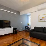 Omar do Rio - BI 102/202: 3Qtos/2Ba, Internet 240mbps, 300 metros da Praia de Copacabana e a 200 metros do metrô