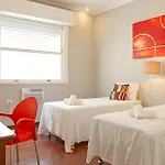 Hr.368 - Lindo Apartamento De 2 Quartos Frente Mar Avenida Atlantica Para Locacao Temporada