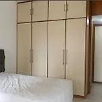 São Conrado imóvel de 02 qtos a 300m da Praia