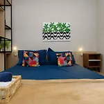 Omar do Rio - BRX 58/1002: Studio c/ Vista Mar, a 80m da Praia de Copacabana, Internet 240mbps + Smart TV.
