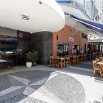 Apartamento Em Copacabana Com Varanda 2 Quartos Pertinho Da Praia