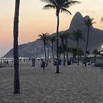 Kit Kika Em Copacabana Beach