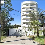 Apartamento Riocentro, Globo E Record Tv