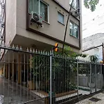 Omar do Rio - PM 269/407: Studio na Quadra da Praia de Ipanema entre os Postos 8 e 9, Internet 125mbps + Workstation e Roku TV, próximo ao Metrô General Osório
