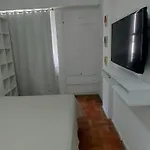 Quadra Da Praia Vista Para O Mar
