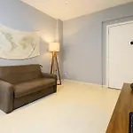 Omar do Rio - BT208 Apto Moderno com Garagem, Internet 120mbps, Smart TV com WorkStation, 05 minutos andando da Praia de Ipanema e do Metrô