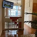 Apartamento Em Copacabana Com Vista Lateral Do Mar