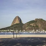 Acomodacao Apenas Para Mulheres Na Enseada De Botafogo A 5 Minutos Do Metro