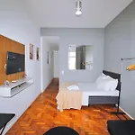 Studio Simples Com Vista Mar P/ 4 Pessoas Ao Lado Da Praia Com Comercios Ao Redor